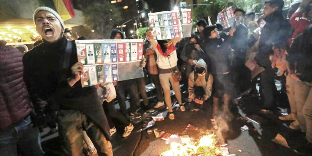 Grupos opositores queman papeleta de votos